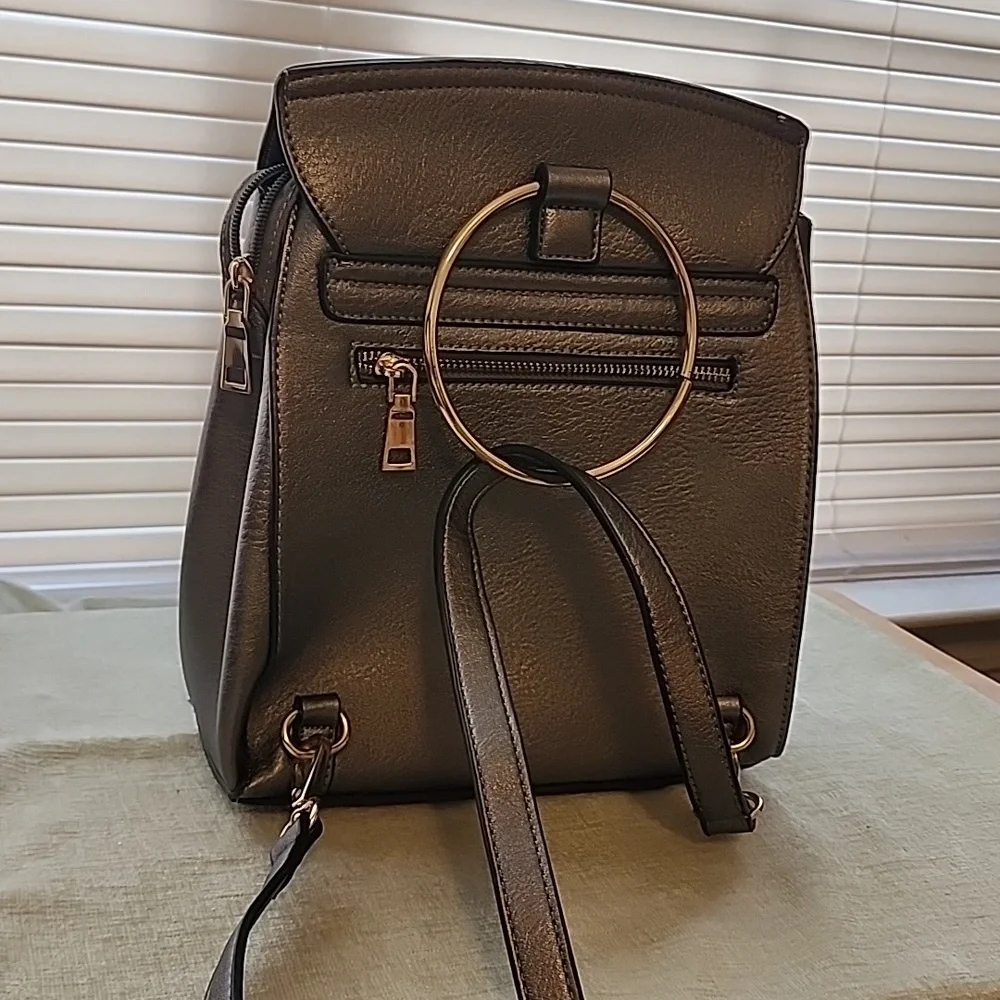 UNBRANDED SILVER LEATHER BACKPACK
